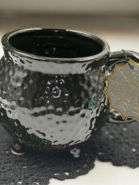 haunted halloween 21 oz black cauldron mug ceramic new with tag